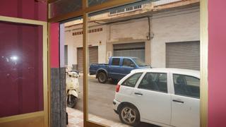 Location Local commercial  Hurtado de mendoza. Local comercial con aseo cerca de la calle ancha