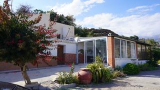 Mas  Los tablones. Cortijo tradicional de gran superficie y 3.000 m2 de invernadero