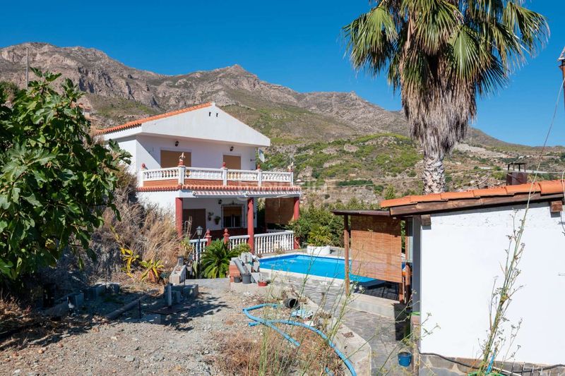 Foto 5fd8d90a-88ec-49d7-851e-f4152f54a050. Casa amb piscina a Molvízar