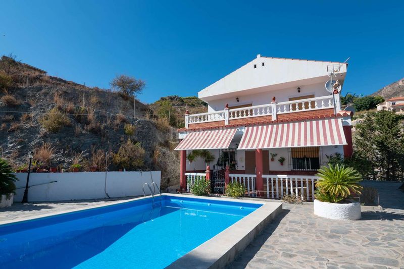 Foto dfef18eb-8c1e-49c1-9585-ef48b7736eae. Casa amb piscina a Molvízar