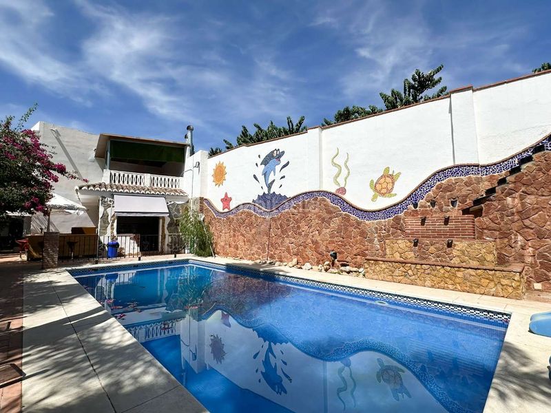 Foto 47250e5b-ee01-4594-9c04-f0a42349a812. Xalet amb piscina a Centro Salobreña