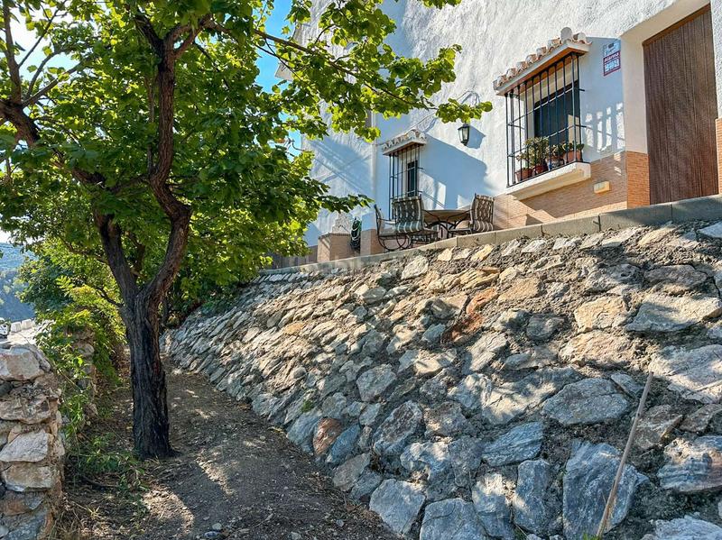 Foto 3b259af1-b3a7-4c16-ba65-53d6f57b7b2d. Masía en Guájares (Los)