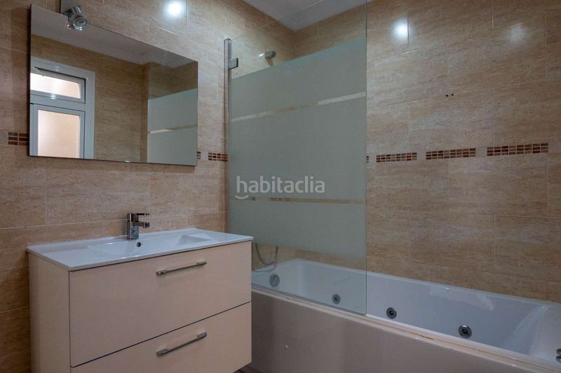 Foto e47152cb-ed18-4a13-b5ee-e94bb99395d0. Masia a Centro Salobreña