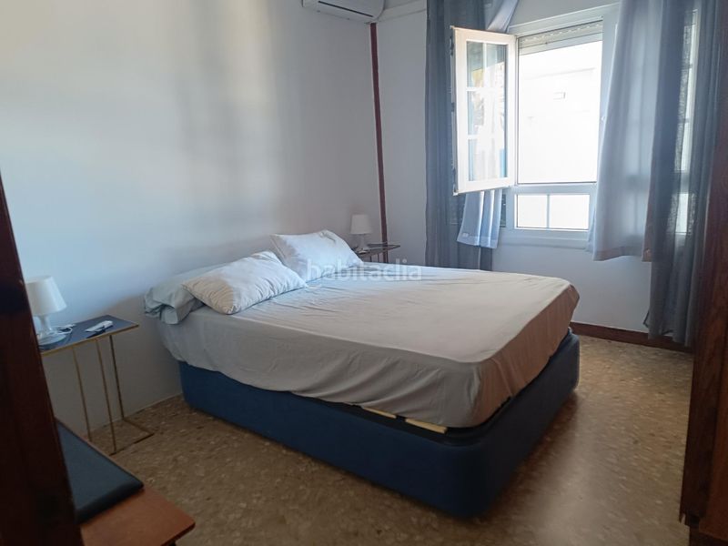 Foto 242e584f-ef42-4e3d-b922-3e379f384aa6. Alquiler apartamento pisos zapillo primera línea playa dos dormitorios, baño y aseo, dos terrazas con vistas al mar en Almería