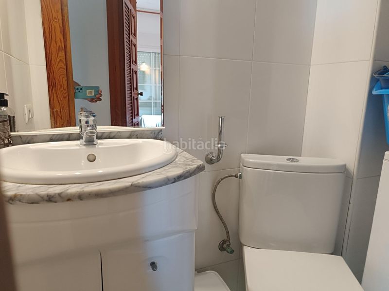 Foto ce926545-d563-4898-8f54-18171b66f518. Alquiler apartamento pisos zapillo primera línea playa dos dormitorios, baño y aseo, dos terrazas con vistas al mar en Almería