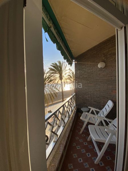 Foto d3e0b68d-1357-4953-a2a2-e8c897927b22. Alquiler apartamento pisos zapillo primera línea playa dos dormitorios, baño y aseo, dos terrazas con vistas al mar en Almería