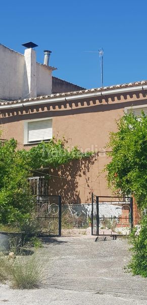 Foto 221fafcb-31e7-4351-9176-14ac49c575a5. Casa amb aparcament a Alcóntar