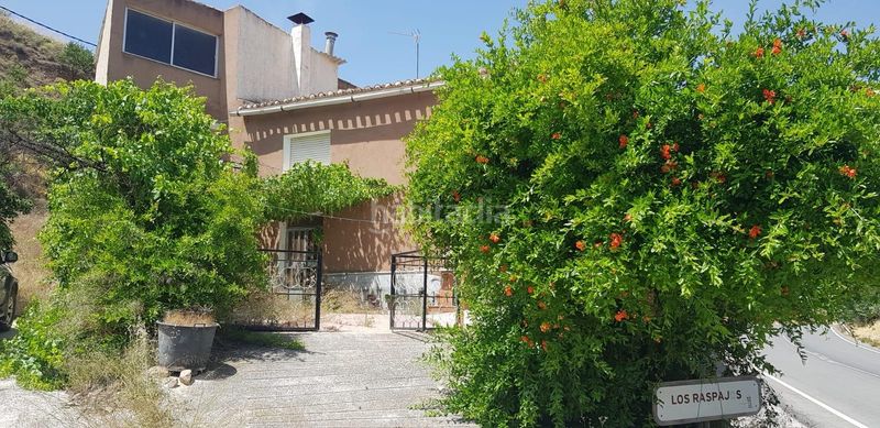 Foto a97bca90-05bf-4d37-8576-0debda2d03f8. Casa amb aparcament a Alcóntar