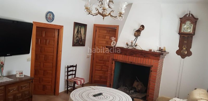 Foto b06e7026-59bc-49a3-b2d4-80c55386e640. Casa amb aparcament a Alcóntar
