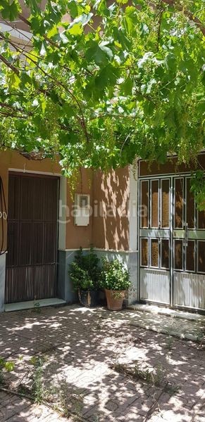 Foto db2b64db-9107-4685-b0ce-cf77c65af1a4. Casa amb aparcament a Alcóntar