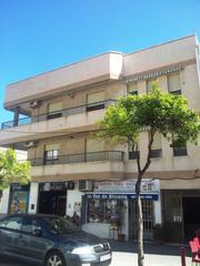 Edifici a Carboneras. Edificio a 50 metros playa 6 pisos, garajes y 3 locales. alquila