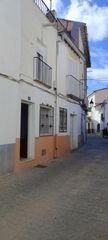 Casa in Serón. Casa de tres habitaciones, terraza y garaje en serónalmería.