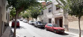 Casa a Tíjola. Casa familiar de cinco habitaciones y local comercial en tíjola