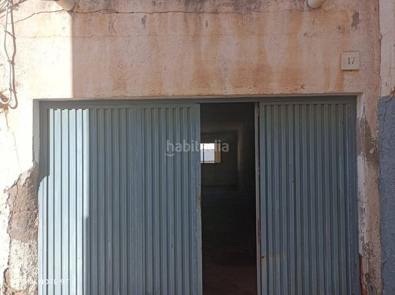 Foto 201931f5-72ce-4593-8d48-13895463cab0. Aparcament cotxe a Macael