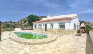 Xalet a Chercos. Lijar  almería . casa de campo con 3 habitaciones y piscina.
