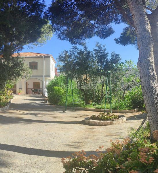 Foto 2eb29291-1220-414f-a555-5fe62ba0c9f9. Xalet amb aparcament a Fines