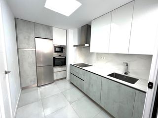 Affitto Appartamento in San Ildefonso. Bonito piso de 4 habitaciones, 1 baño, 1 aseo en granada ciudad