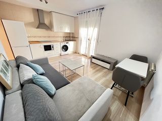 Affitto Appartamento in Paseo de carlos cano 1. Bonito apartamento en hijar de 1 dormitorio con garaje