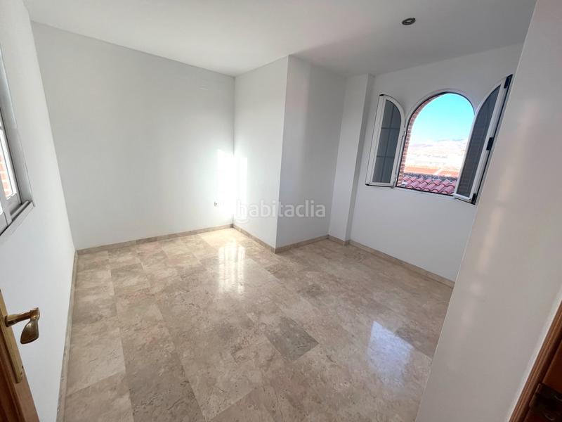 Foto 9d73cc6f-eeed-49cf-901a-510bab201fe4. Rent towny house with parking in Poniente Armilla