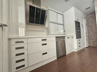 Pis a Las Tres Cruces. Piso totalmente reformado con 3 dormitorios, cocina amueblada co