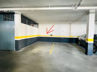 Rent Car parking in San Miguel. Garaje abierto junto a calle jueves, armilla