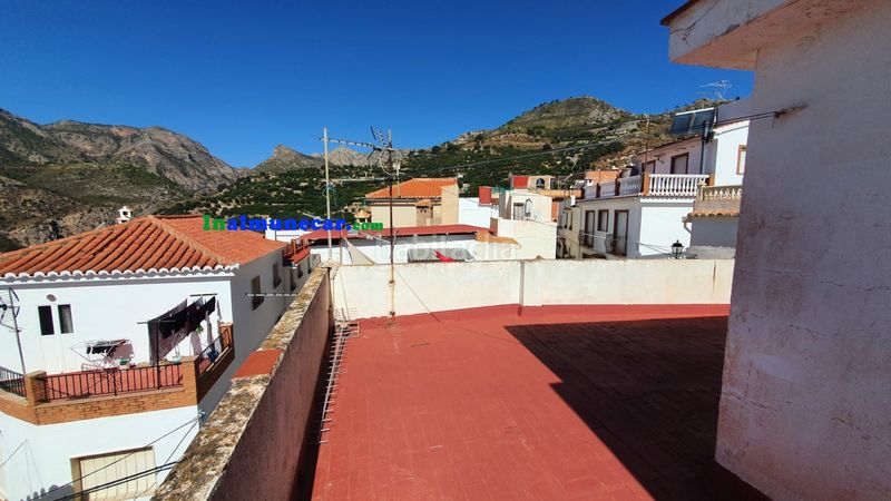 Foto d16e34ca-43dc-42a0-8e75-7811a3dccdef. Casa amb aparcament a Lentegí