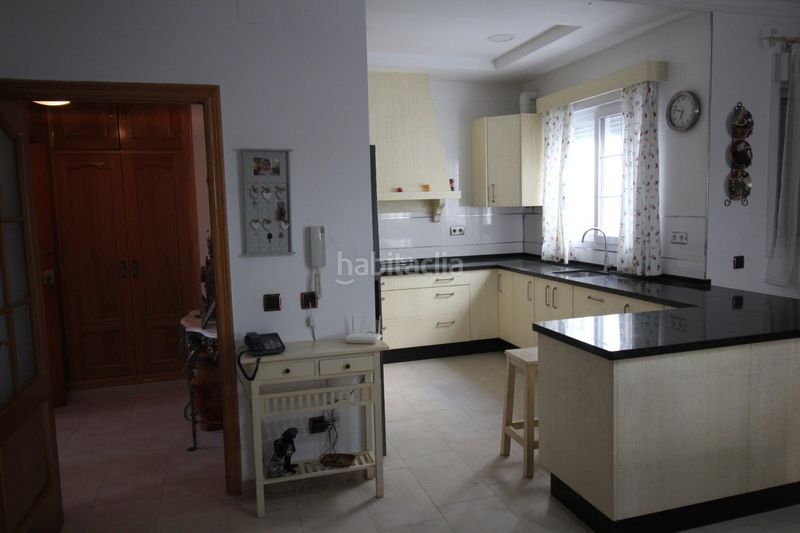 Foto 58f130eb-5486-4f65-beff-e7770a76da40. Casa amb aparcament a La Banda - Campo de Fútbol Chiclana de la Frontera