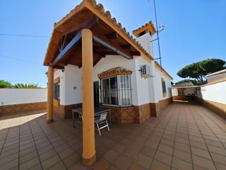 Chalet en Calle mar tirreno 14. A 800 metros de la playa de la barrosa, en la urbanizacin doa