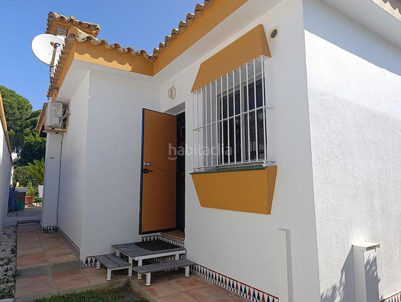 Foto 1578e446-00b1-4c0d-9a9a-bc95d2c4c1c8. Chalet  zona 1era pista barrosa urbano 100 en Chiclana de la Frontera