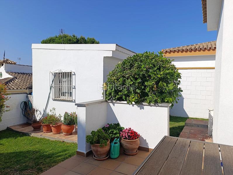 Foto 7ef3b5cd-4d0d-477a-a268-ad4f09eb833a. Chalet  zona 1era pista barrosa urbano 100 en Chiclana de la Frontera