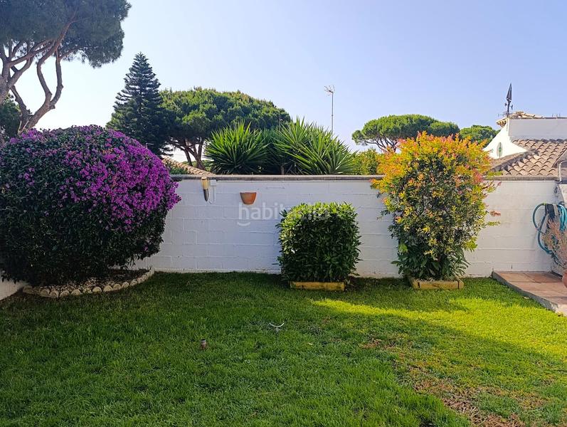 Foto 950ca819-bff3-4c1f-94a4-153482058726. Chalet  zona 1era pista barrosa urbano 100 en Chiclana de la Frontera