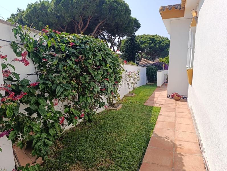 Foto d1406bed-9cfa-4379-a8a7-fc6d4cf3729c. Chalet  zona 1era pista barrosa urbano 100 en Chiclana de la Frontera