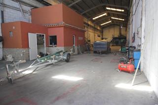 Nau industrial a La Banda - Campo de Fútbol. Nave industrial en urbisur  chiclana  500 m con acceso para trai