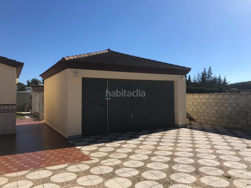 Foto e5f7eab7-a011-4314-aea2-864b853006a2. Chalet  con 2 viviendas, piscina y amplio garaje cerrado en Chiclana de la Frontera
