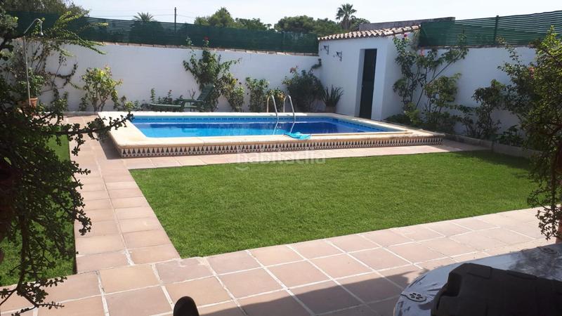 Foto 6878bf9a-54a6-4bdd-aad6-2db251890d6c. Chalet con riscaldamento parcheggio piscina in Núcleo urbano Chiclana de la Frontera