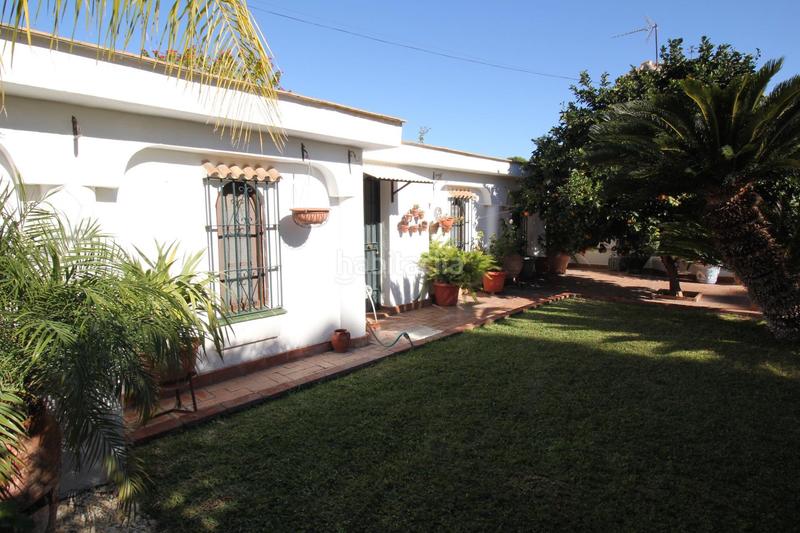 Foto afdb5746-54fc-4a2f-ae8a-c899b1b70454. Chalet con riscaldamento parcheggio piscina in Núcleo urbano Chiclana de la Frontera