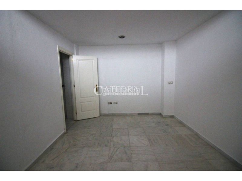 Foto 4bf4d028-f073-46ab-ad55-ad283e01593b. Dúplex amb calefacció a San Lorenzo Sevilla