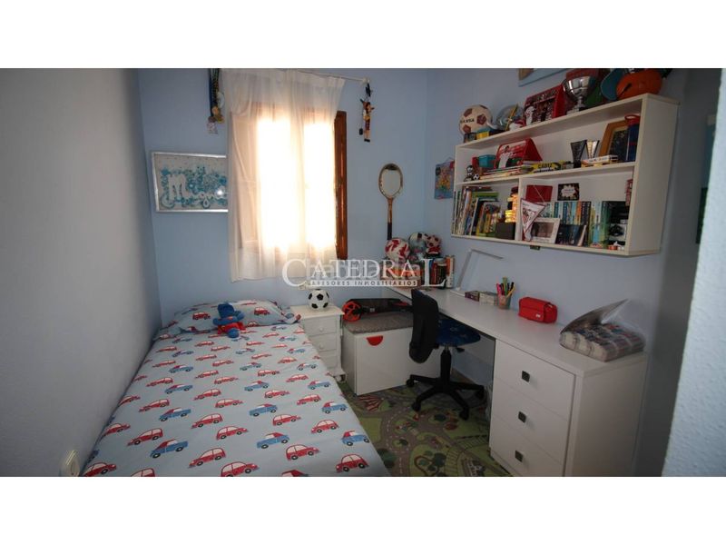 Foto acf9ee4a-e7d0-431a-98d9-0430030c939e. Lloguer pis amb calefacció aparcament a San Vicente Sevilla