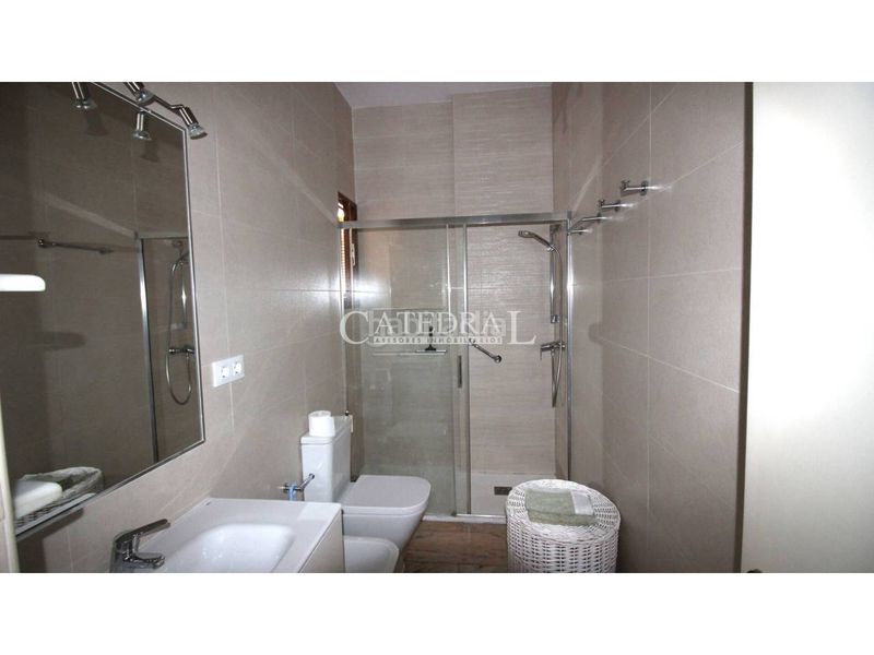 Foto 00b8d971-991b-4c4d-aed9-aec4cd4ead61. Rent flat with heating parking in San Vicente Sevilla
