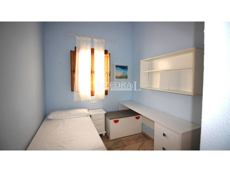 Foto 06afee95-2d4a-4557-a830-366f01584d0b. Rent flat with heating parking in San Vicente Sevilla