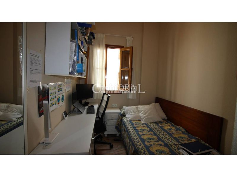 Foto 3b5339c8-1d77-480f-b947-849eedba9f30. Rent flat with heating parking in San Vicente Sevilla
