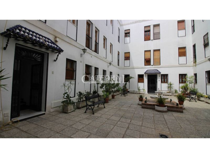Foto 7dc95ebe-1936-45b5-bbd0-fd0d657eb321. Rent flat with heating parking in San Vicente Sevilla