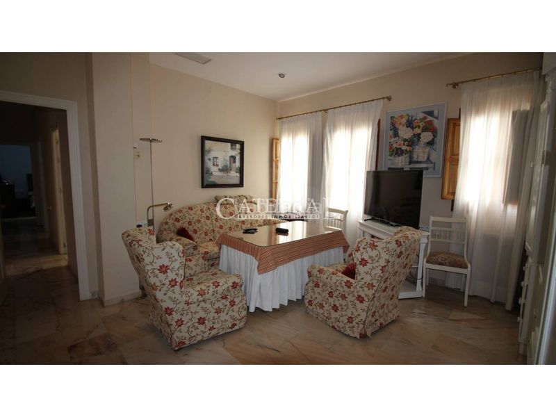 Foto ad23da80-2885-4459-bc9f-3f36545ce130. Rent flat with heating parking in San Vicente Sevilla