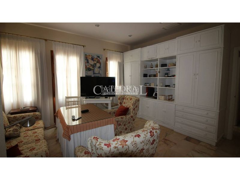 Foto ec44910e-45b6-4002-bfa2-83f9cad0e5f3. Rent flat with heating parking in San Vicente Sevilla