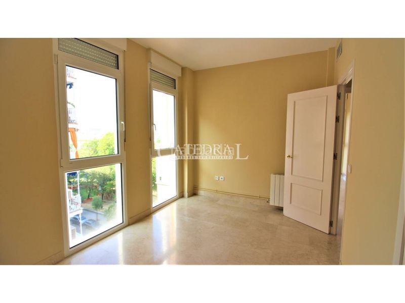 Foto 05e8a316-584e-41a4-b8a9-b29974eddca7. Zweistöckige wohnung mit heizung parking in Arenal - Museo Sevilla