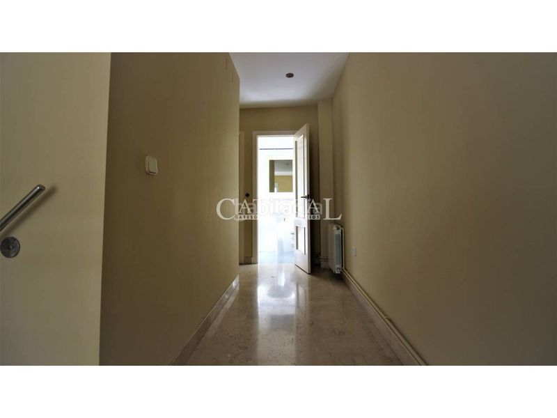 Foto 4e2fffa2-180b-4476-ba02-7c7bcaa0e8f2. Zweistöckige wohnung mit heizung parking in Arenal - Museo Sevilla