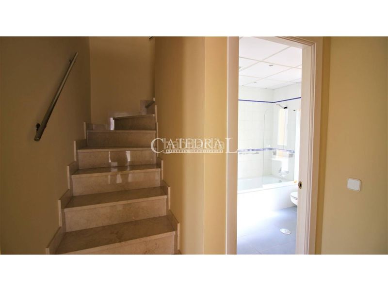 Foto 525ae558-fdce-4371-9abb-357b96375670. Zweistöckige wohnung mit heizung parking in Arenal - Museo Sevilla