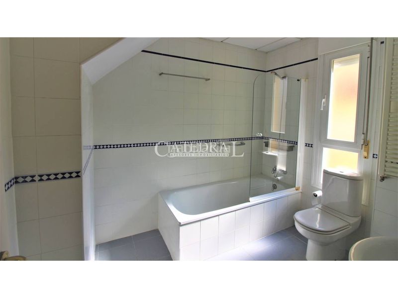 Foto dbc5e9dc-9726-4ea7-99e9-6ad7379382c4. Zweistöckige wohnung mit heizung parking in Arenal - Museo Sevilla