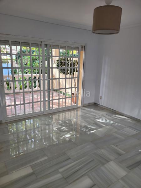 Foto c91c3c17-20c8-4b7e-a705-7af5aade2a0f. Lloguer casa adossada amb xemeneia calefacció aparcament a Málaga