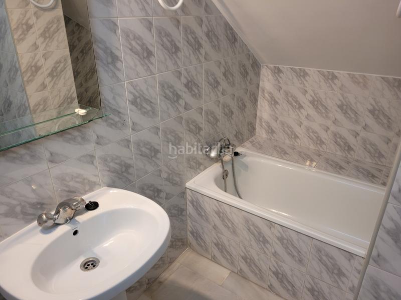 Foto c9fa1ddb-ff42-4915-85f3-95d8e84891d0. Rent semi detached house with fireplace heating parking in Málaga